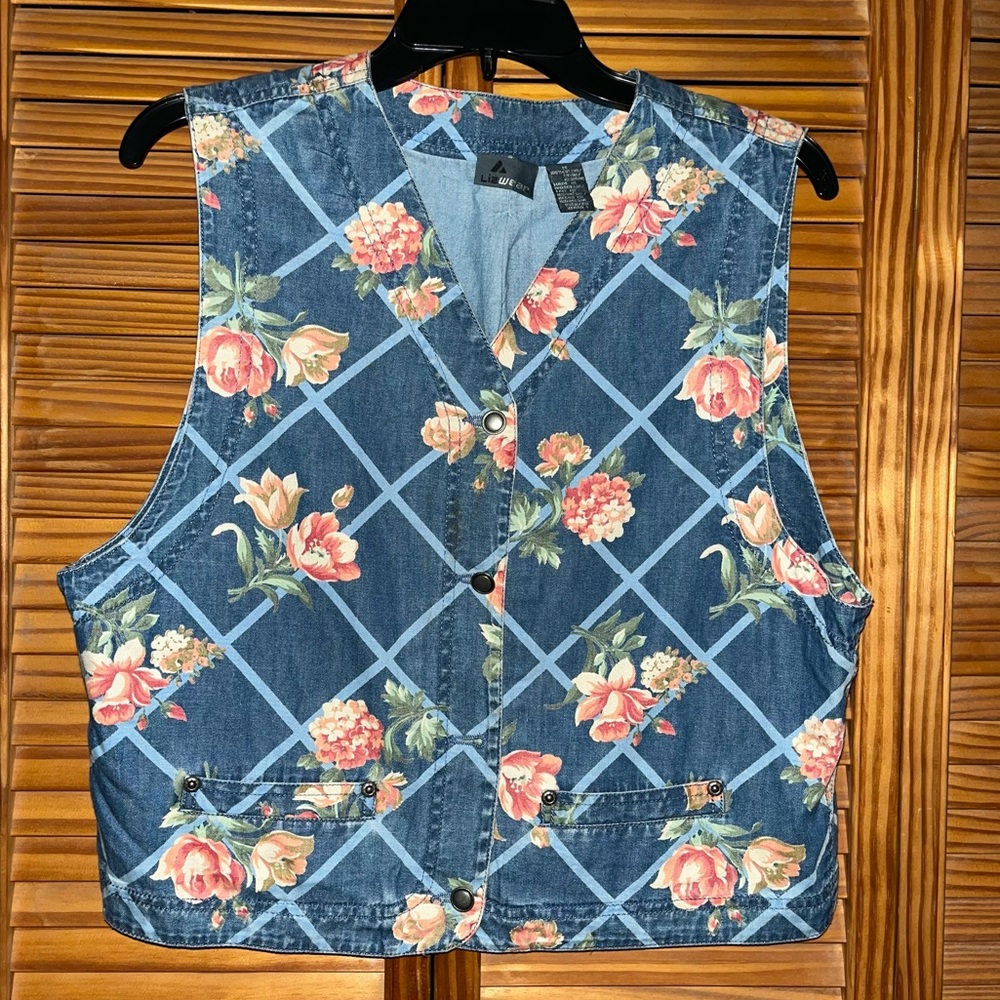Lizwear Button Floral Medium Cotton Vest‎